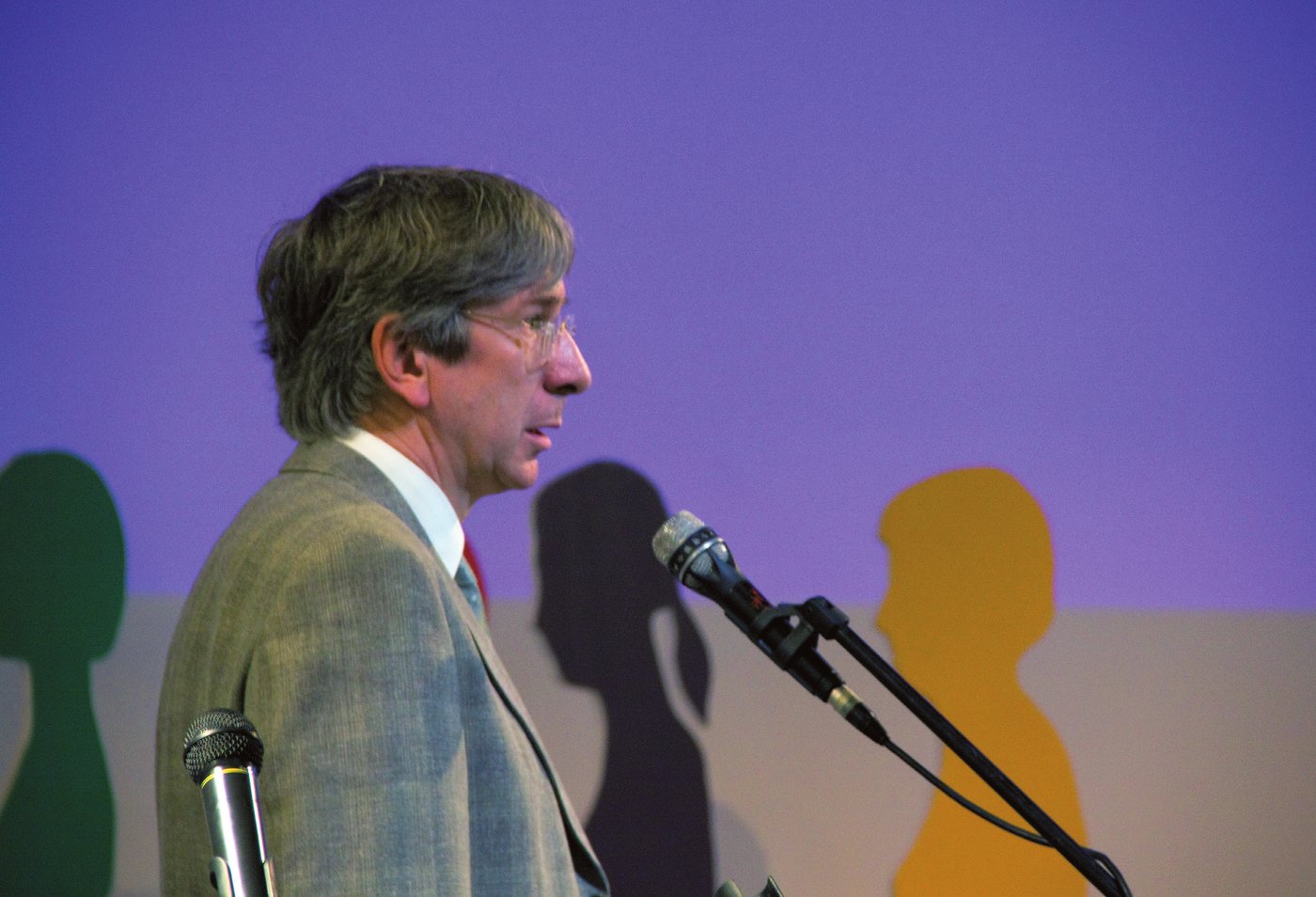 Le Dr Paul Fayada lors de sa conférence sur les chaînes musculaires G.D.S. et la chirurgie rachidienne